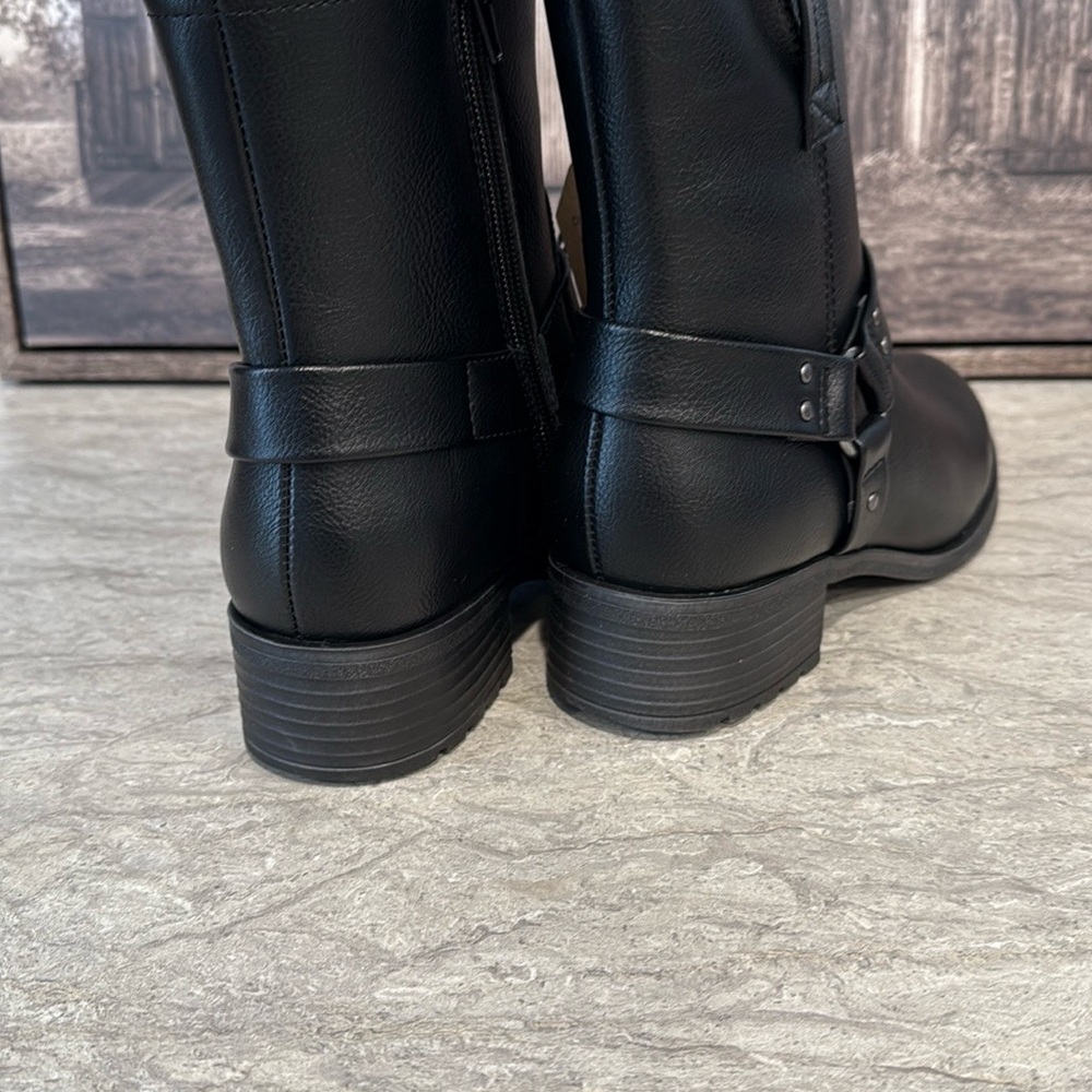 FRYE AND CO. Women's Black Ankle Boots - Picture 2 of 2